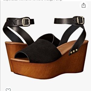 Seychelles Forward Wedge Pump